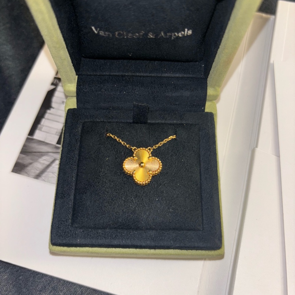 ❌SOLD❌Van Cleef & Arpels Yellow Gold Clover Necklace